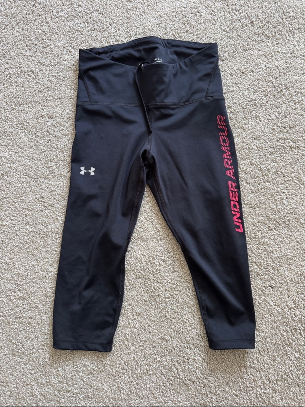 Under Armour Black Cropped Leggings with Pink Side Logo New no tags